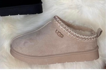 Cream/beige slippers