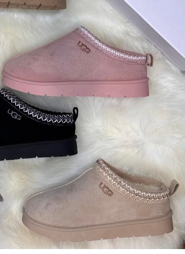 Cream/beige slippers